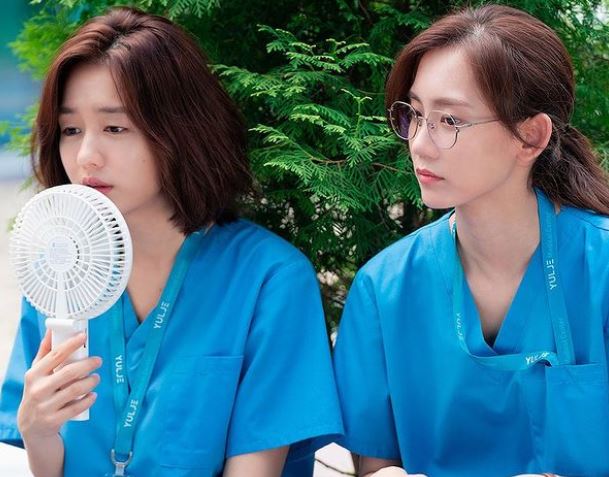 Link Nonton Hospital Playlist 2 episode 11, Siapakah Dokter yang Dirampok hingga Terluka?