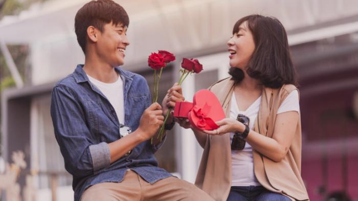 Ramalan Zodiak Cinta Besok Rabu 17 April 2024: Jodoh Libra Mendekat, Sagitarius Dapat Kado Manis