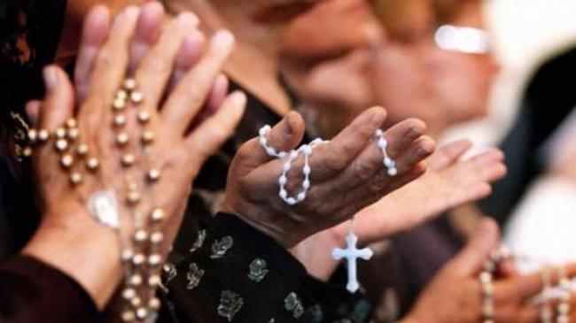 NONTON Live Streaming Doa Rosario Umat Katolik Bersama Mgr. Pius Riana Prapdi, Mulai Pukul 20.00 WIB