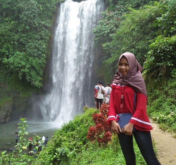 indahnya-air-terjun-renah-sungai-besar-di-bungo.jpg
