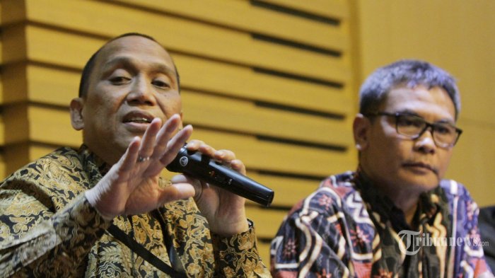 indriyanto-seno-adji-kpk-johan-budi_20151007_102837.jpg