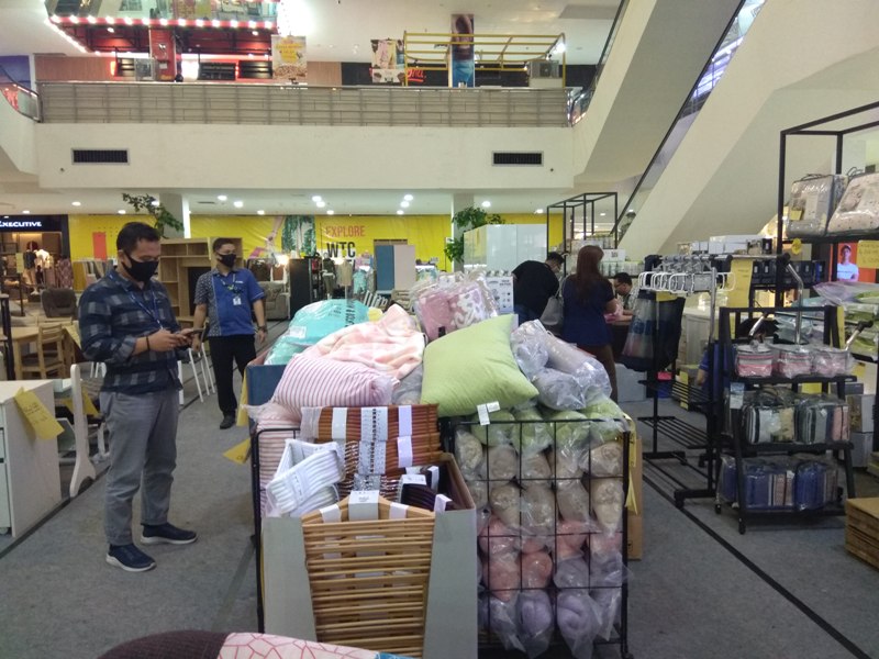 Pameran Cuci Gudang Informa di WTC Batanghari, Diskon Hingga 70 Persen