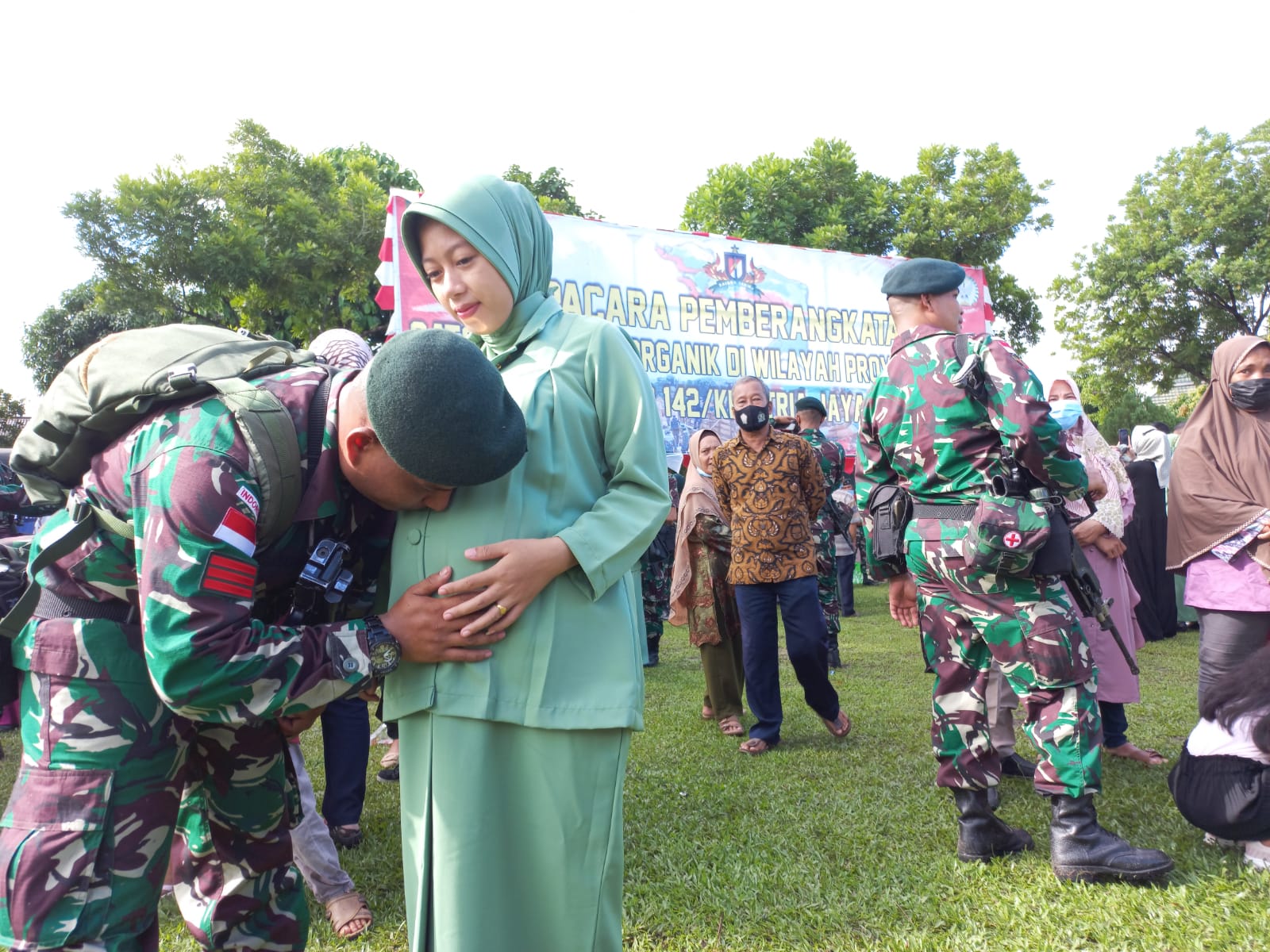 istri-ditinggal-tugas-rider-ke-papua-160322.jpg