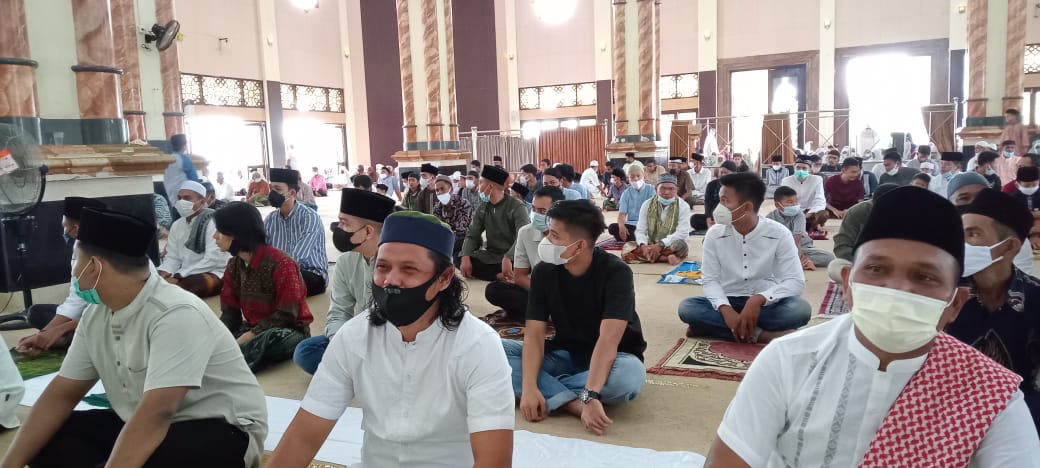 Warga Sarolangun Antusias Jalankan Shalat Idul Fitri 1442 Hijriah di Masjid As-Sulton