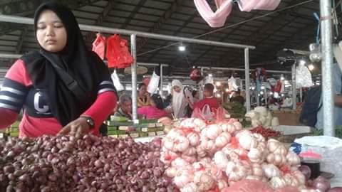 Jelang Ramadhan, Harga Bawang Putih di Pasar Angsoduo Tembus Rp 90 Ribu Per Kg