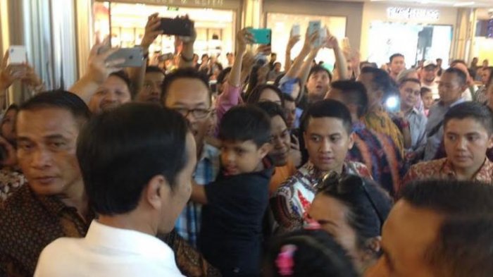 jokowi-ke-mall_20161120_222302.jpg