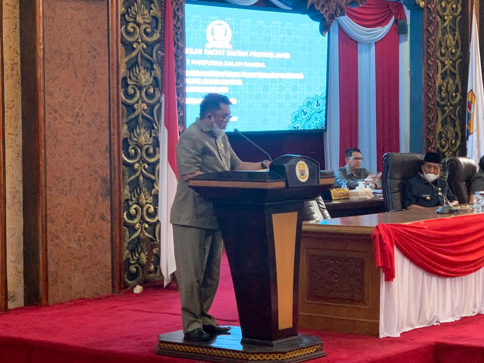 juru-bicara-Fraksi-Partai-Golkar-Ivan-Wirata-saat-menyampaikan-pandangan-umum-fraksi-fraksi.jpg