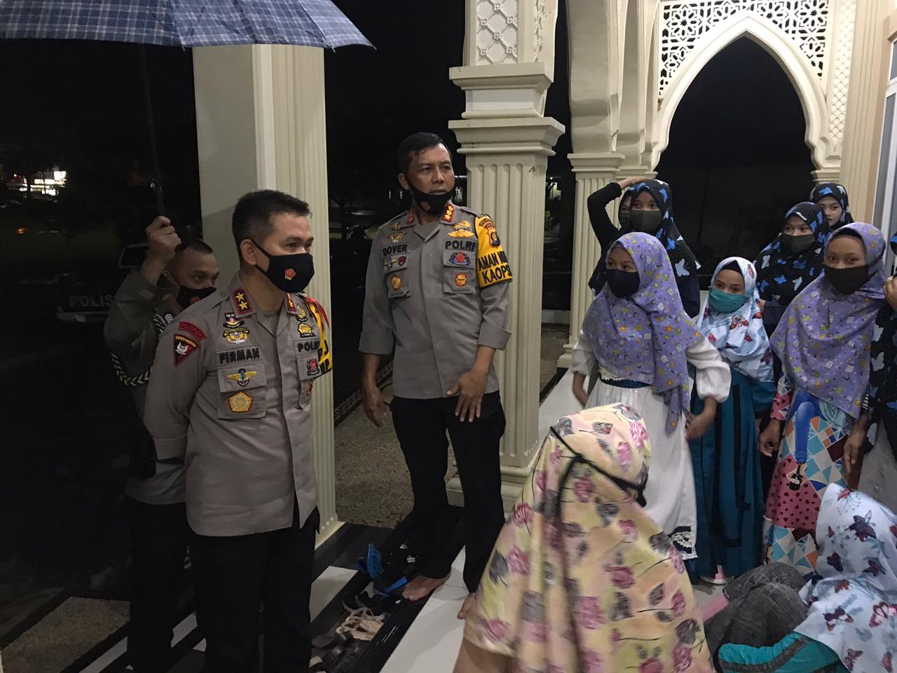 Kapolda Jambi Sambangi Pengajian Anak Panti Di Mesjid Baiturrahman Polresta Jambi