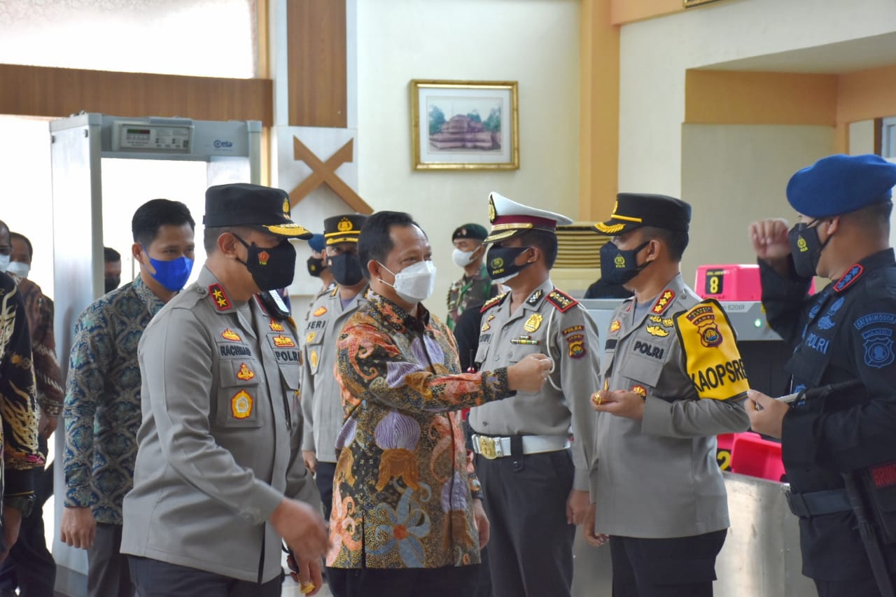 Kapolda Jambi Irjen Rachmad Wibowo Sambut Kedatangan Mendagri ke Kota Jambi