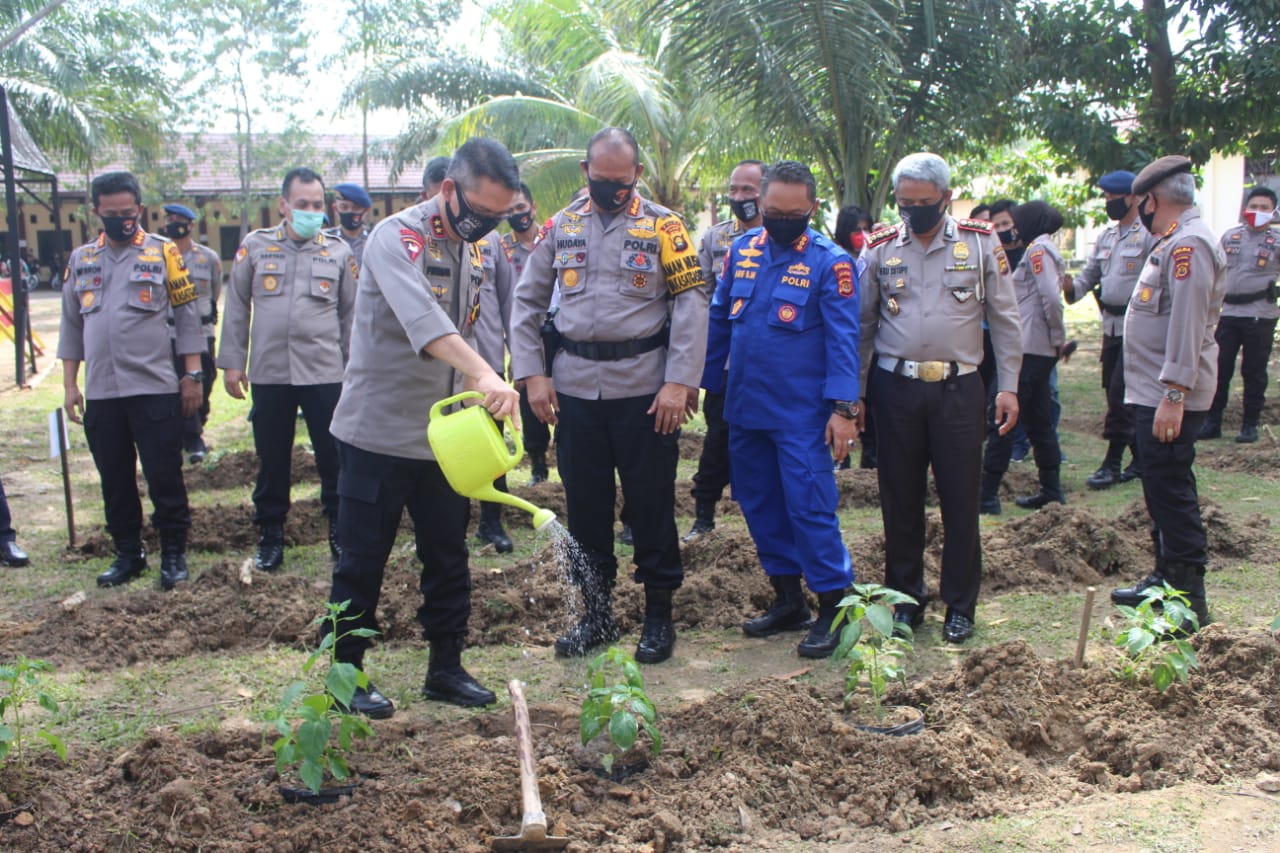 Kapolda Jambi Apresiasi Markas Tangguh Brimob untuk Ketahanan Pangan Pada Masa Pandemi