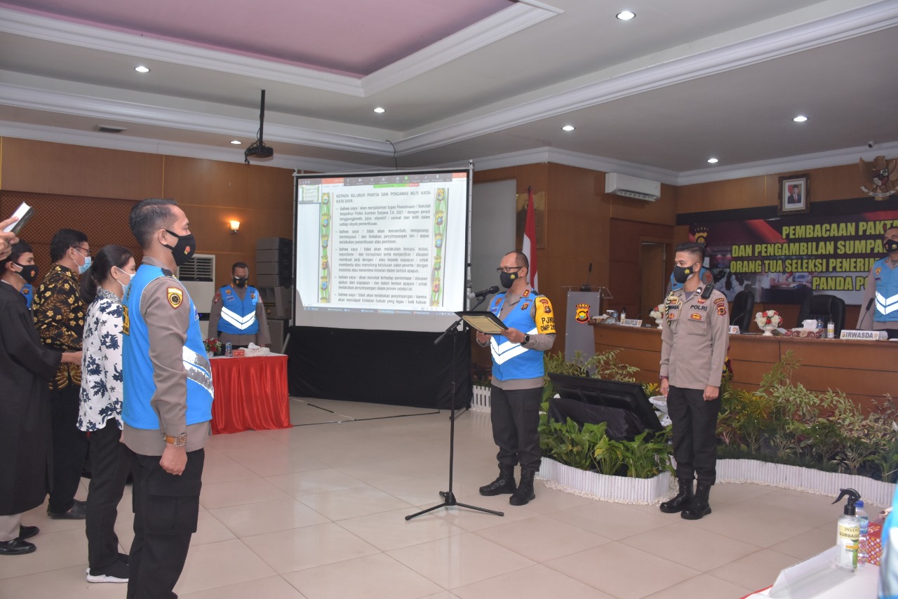 Kapolda Jambi Pimpin Pembacaan Pakta integritas & Pengambilan Sumpah Seleksi Penerimaan SIPSS 2021