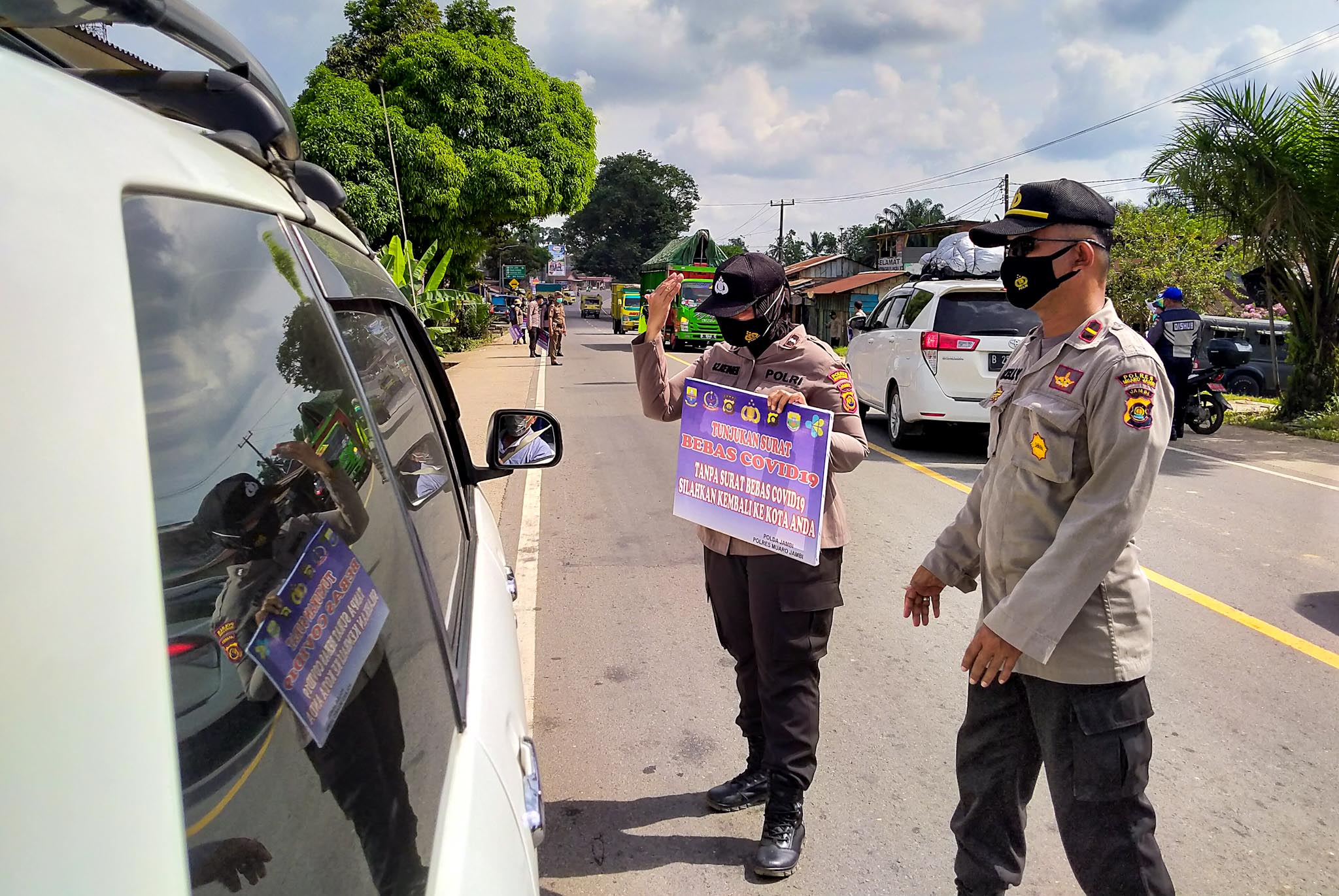 Puasa Tak Menghalangi Petugas Pos Pengamanan dan Penyekatan Tempino Jalankan Tugasnya