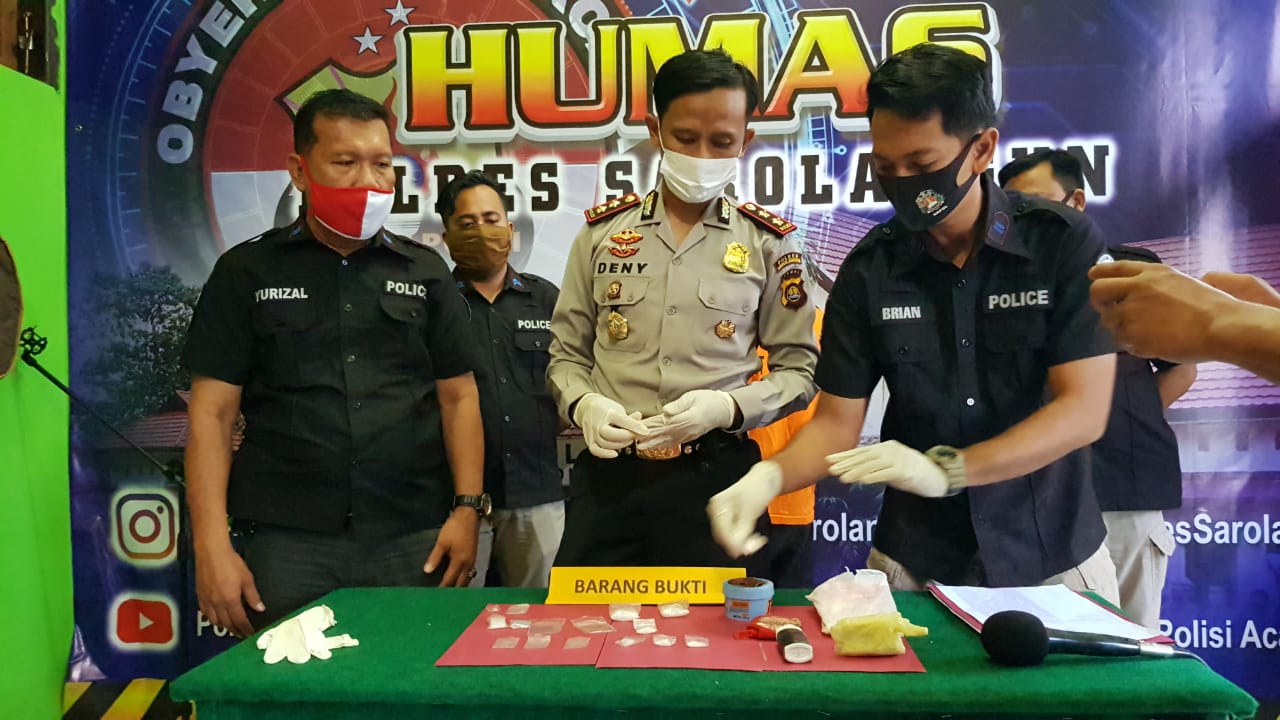 Kades Pelawan Jaya Temukan Narkoba Milik Warganya Tersimpan di Kotak Minyak Rambut