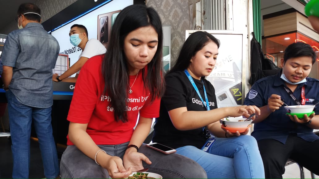 Kebanjiran Rezeki, Bakso Mas Nasib Diborong Toko Ponsel di Sipin Setelah Viral Ditendang & Terpental