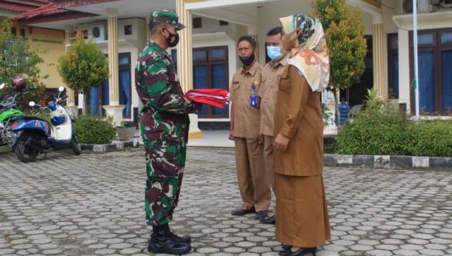 Memalukan, 3 Instansi di Merangin Pasang Bendera Lusuh, Bahkan Robek, Dandim Sarko Beri yang Baru