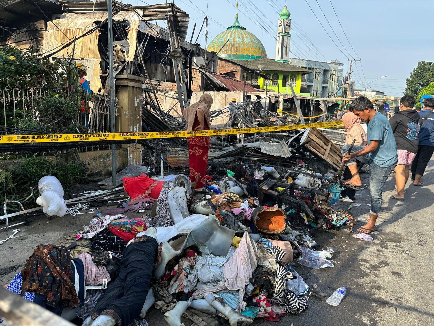 kebakaran-di-Jalan-Adam-Malik-kawasan-Beringin-Kota-Jambi.jpg
