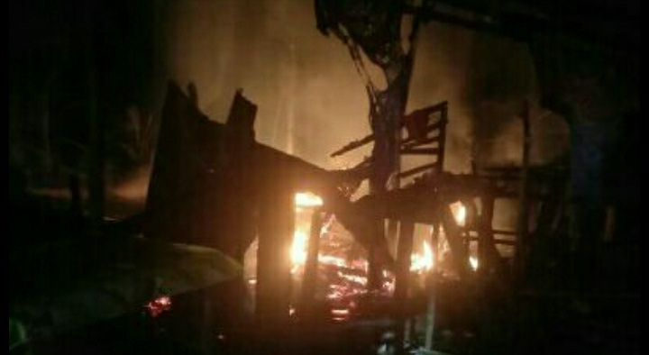 BREAKING NEWS Rumah Semi Permanen di Sarolangun Dilalap Si Jago Merah