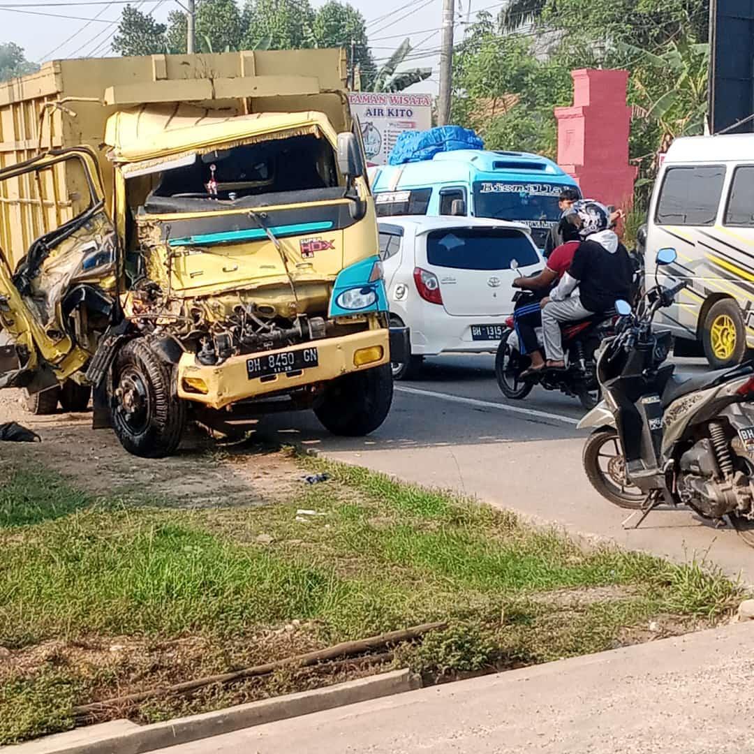 Kecelakaan Beruntun di Mestong, Kaki Sopir Patah