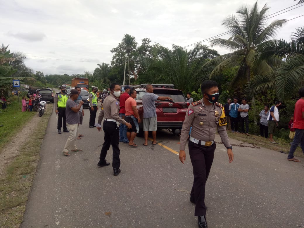 Kecelakaan Beruntun di KM 09 Jalan Lintas Sarolangun, Dua Korban Luka-luka Dilarikan ke Rumah Sakit