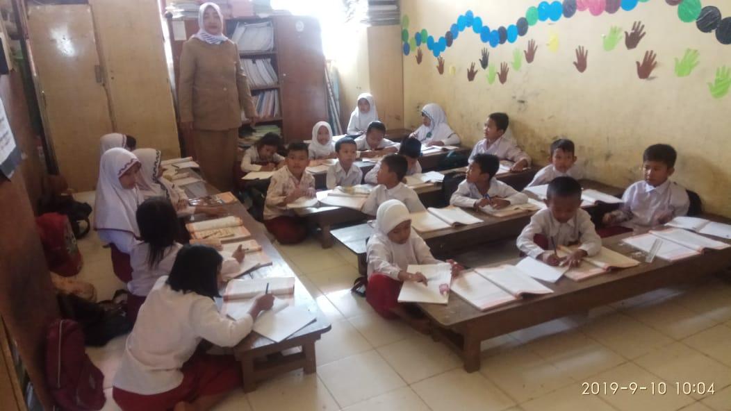 Rela 3 Tahun Belajar di Lantai, SDN 104 Muara Tembesi Kekurangan Ruang Belajar