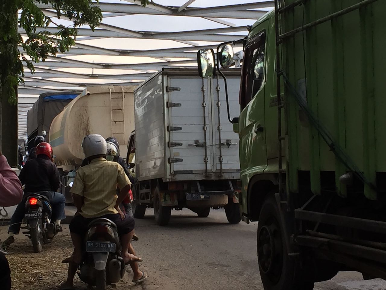 Bus Pengantar 150 Santri Terjebak Macet di Palembang, Tim Gugus Sediakan Tempat Penginapan