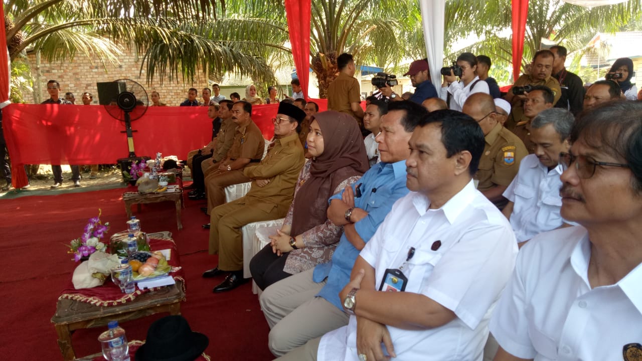 Menteri Ignasius Jonan ke Jambi, Resmikan Penyaluran Sumur Bor dan Lampu Hemat Energi