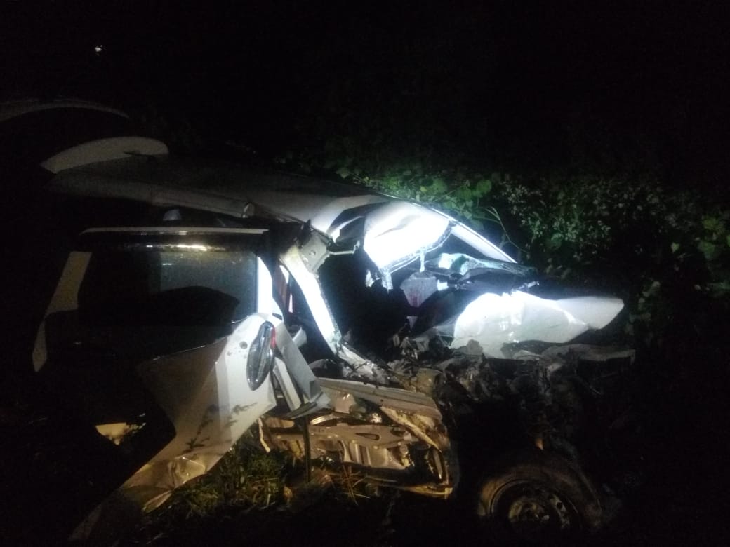kondisi-mobil-setelah-kecelakaan-dengan-truk-hino-di-jalan-lintas-jambi-muara-sabak-tepatnya.jpg