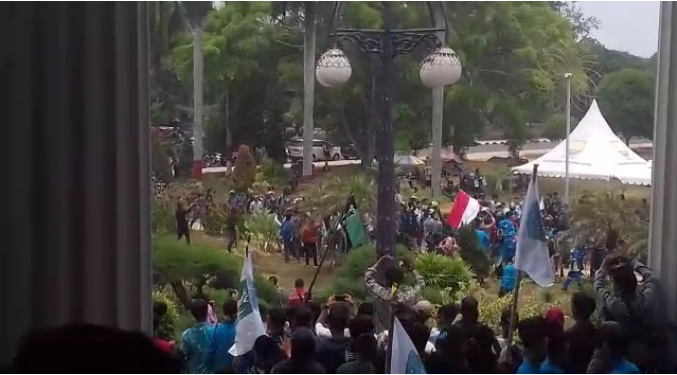 Konvoi Ratusan Pelajar Ke Kantor Gubernur Jambi Sambil Teriakkan Ini, Bikin Polisi Diam