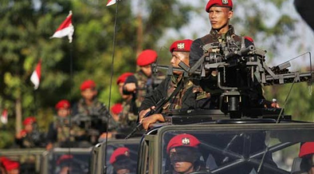 kopassus-dan-peralatan-perangnya.jpg