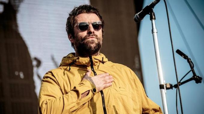 Dilempar Ikan Saat Manggung di Jermanl, Ini Kata Liam Gallagher ke Penontonnya