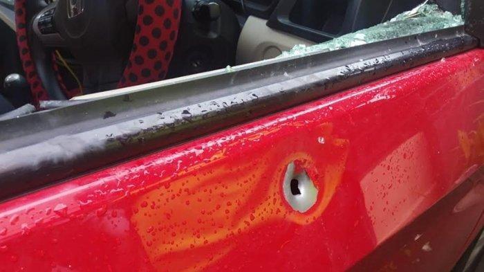 Duaaar Pengedar Narkoba Jember Nekat Tabrak Mobil Polisi yang Mengadang lalu Nitip ke Warga