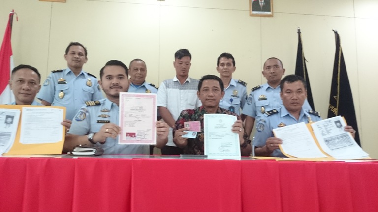 Lucu, Saat Ditanya Siapa Nama Presiden, Dia Tak Bisa Jawab, Akhirnya Terciduk Petugas Imigrasi