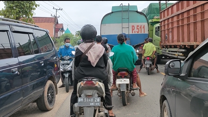 BREAKING NEWS Lalu Lintas di Jembatan Aurduri I Macet Hingga Berkilo-kilo Meter