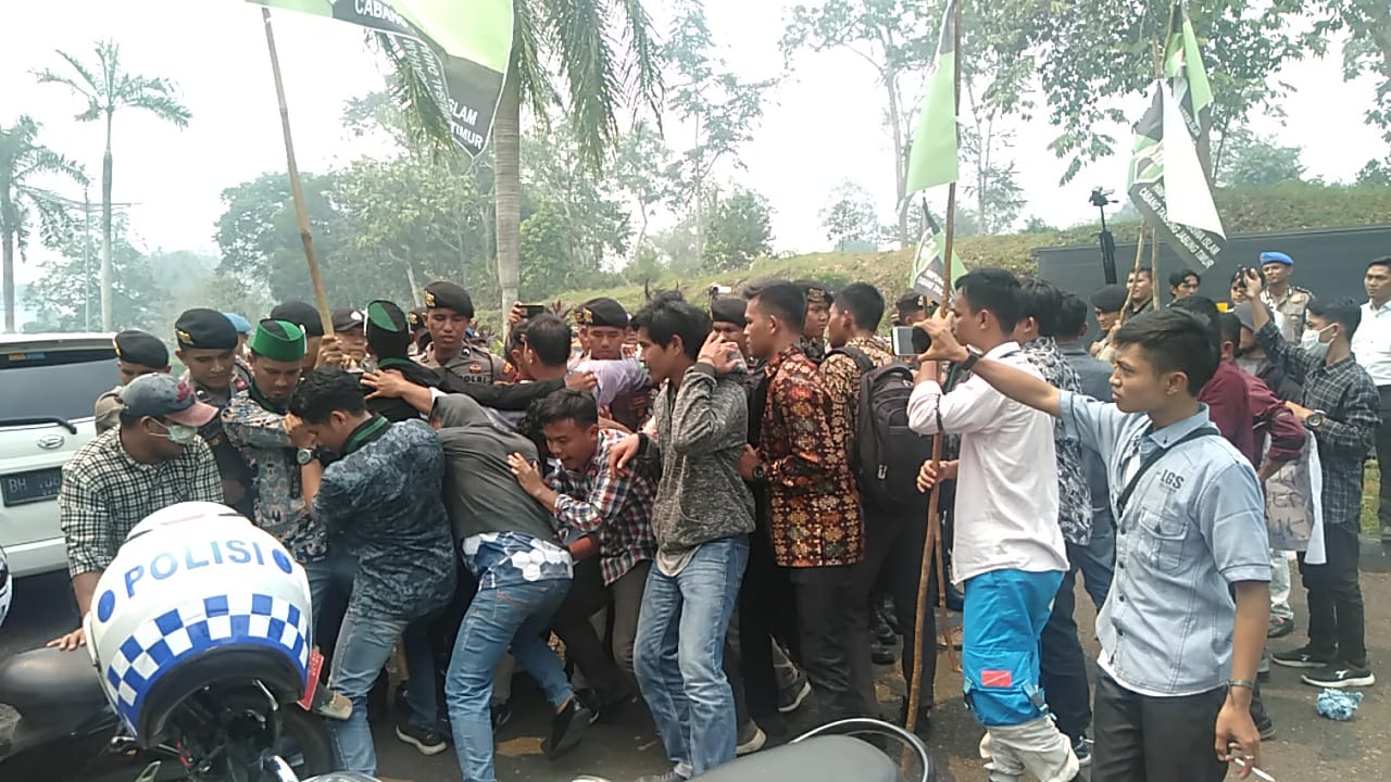 Mahasiswa Desak Bupati Temui Gubernur, Minta Cabut Izin Perusahaan yang Biarkan Lahannya Terbakar