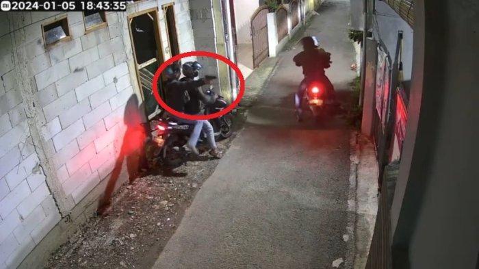 Satroni Rumah Warga Maling Acungkan Pistol ke Anak Pemilik Rumah di Bogor, Polisi Buru Para Pelaku