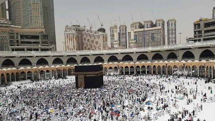 Askar Tampak Mengusir Jemaah Haji yang Sibuk Selfie atau Merekam Video