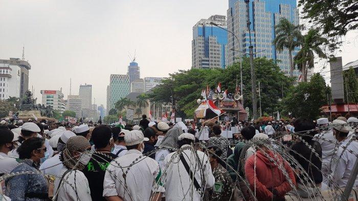 Massa Penyusup Datang Saat Demo Massa FPI dan GNPFI MUI, Buat Onar Hingga Lempar Bola Kasti Beracun
