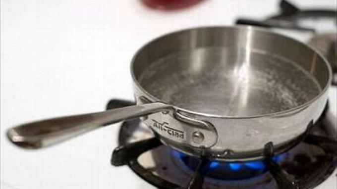 Jangan Rebus Ulang Air yang Sudah Matang, Tubuh Akan Alami ini Jika Mengonsumsinya