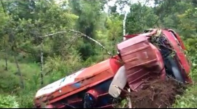 Mobil Tangki Bawa BBM Pertamina Terjun ke Jurang Sedalam 20 Meter, Supir Dibawa ke RS