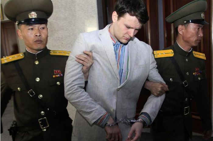 otto-warmbier-saat-ditangkap-oleh-korea-utara.jpg