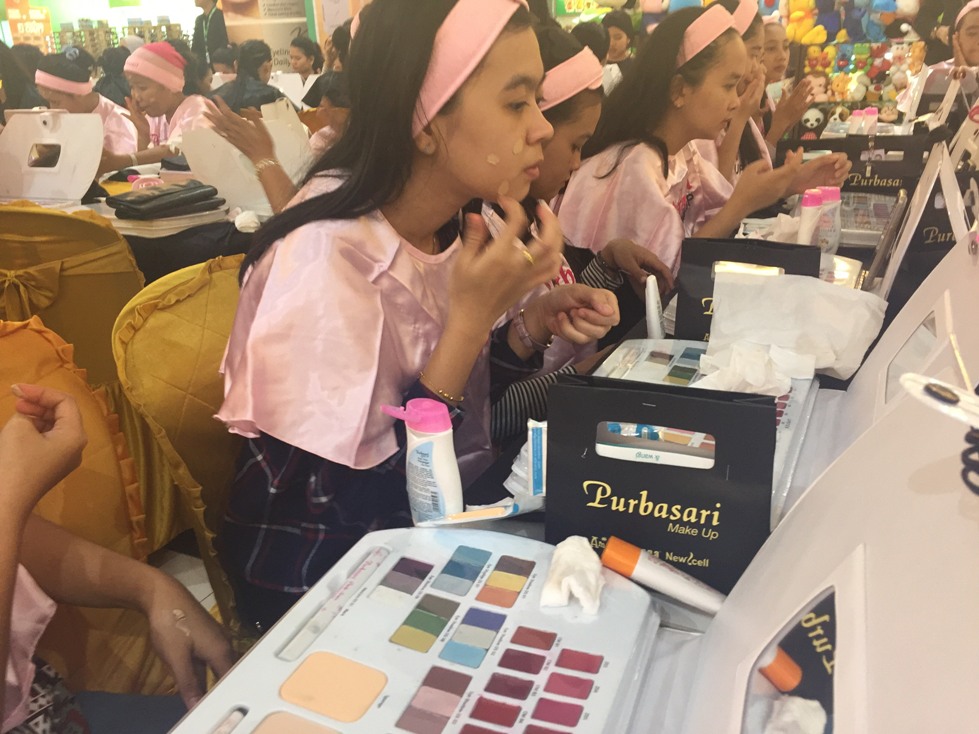 Wanita Wajib Tahu! Bahan dan Kandungan Mekeup yang Merusak Kulit