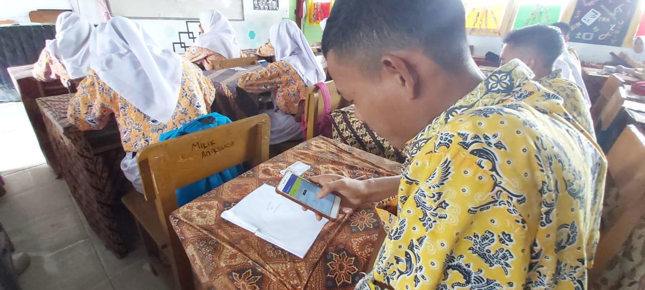 Pakai Android, Siswa SMAN 7 Sarolangun, Ujian Kenaikan Kelas Pakai Sistem CBT