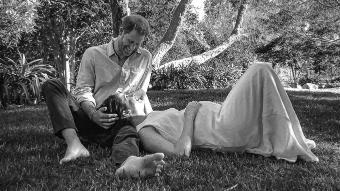 Meghan Markle dan Pangeran Harry Pamer Kehamilan Anak Kedua, Ratu Elizabeth II Bereaksi Ini