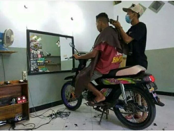 Unik! Ini Dia Drive Thru yang Mungkin Hanya Ada di Indonesia, Ada Pangkas Rambut Juga
