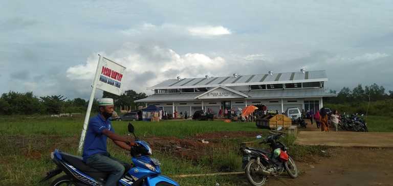 pasar-semi-modern-yang-berada-di-kecamatan-sabak-timur.jpg
