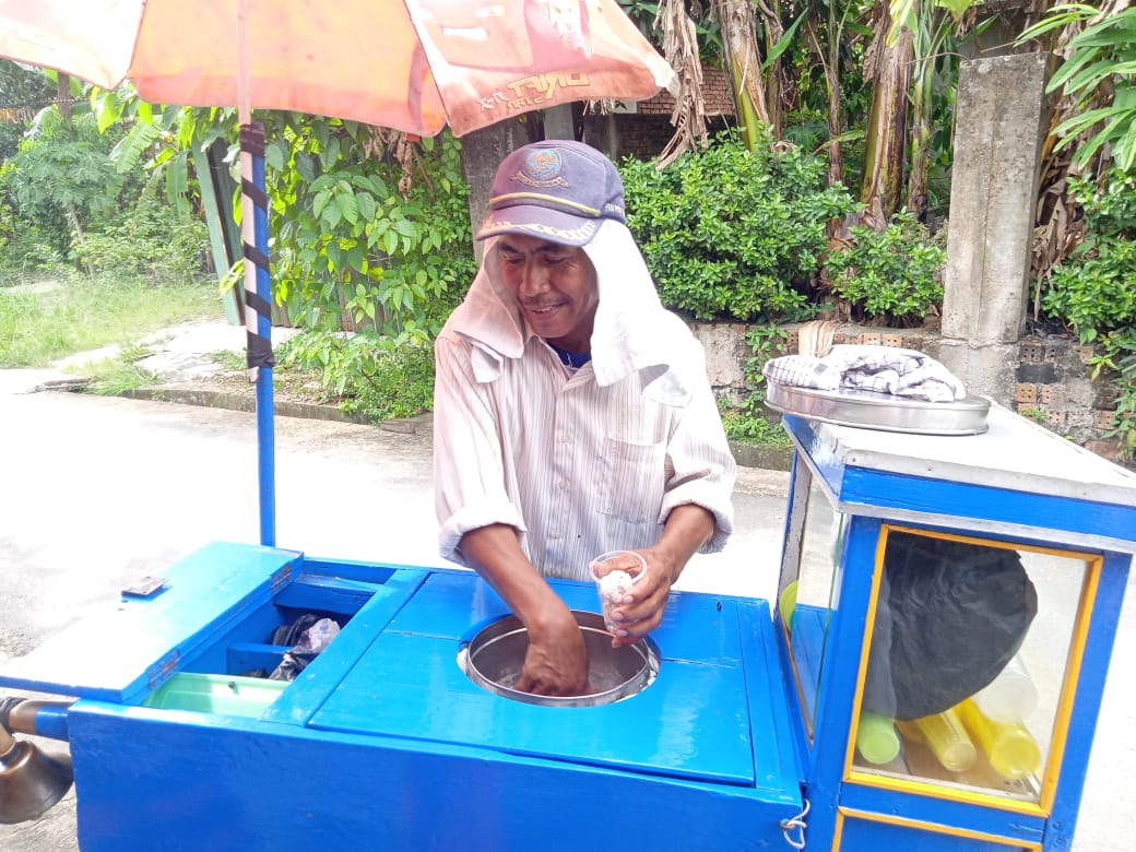 pedagang-es-keliling-di-jambi22.jpg