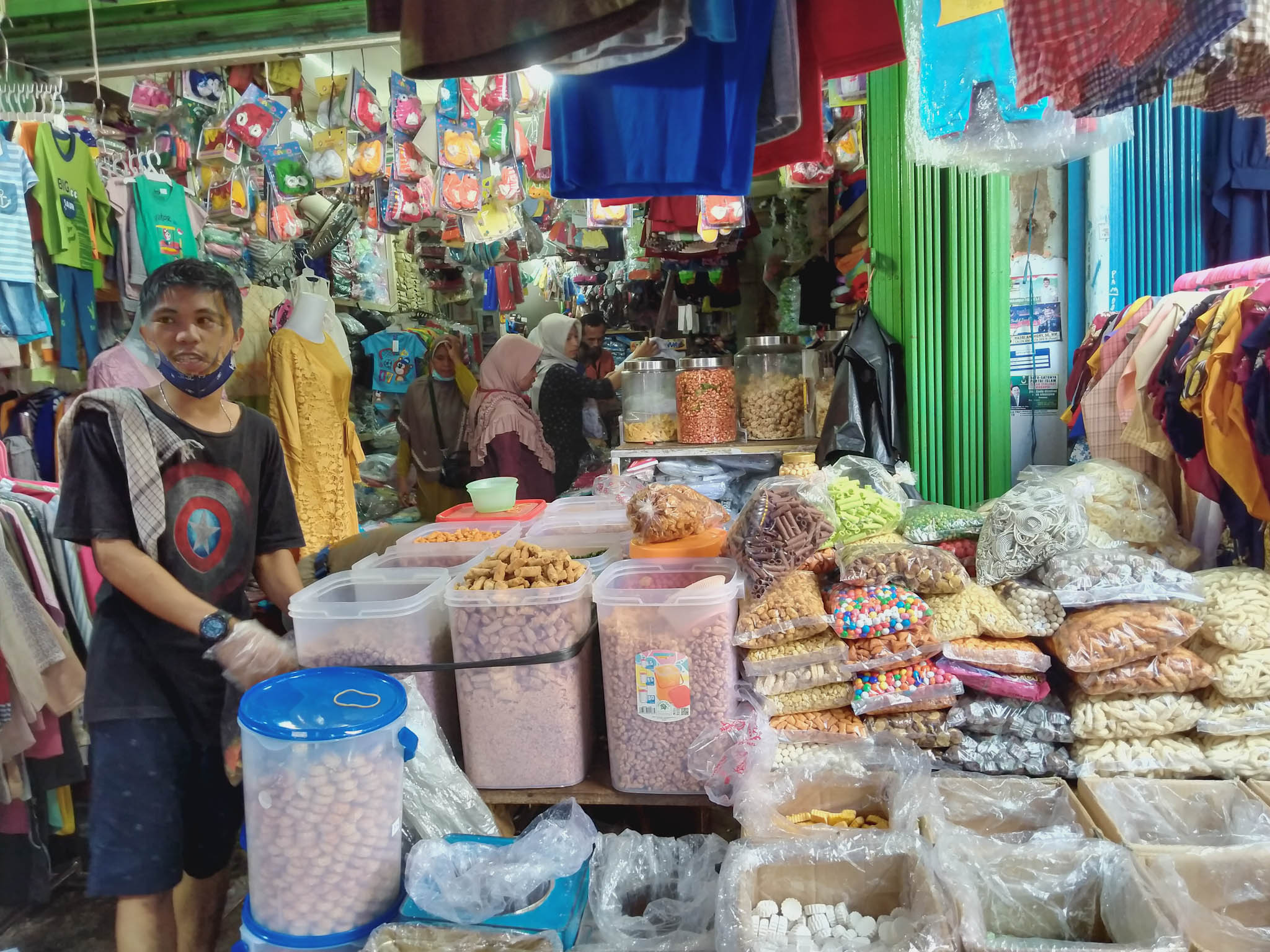 Bertahan di Kala Pandemi, Pedagang Kue Kering di Pasar Jambi Merambah ke Online