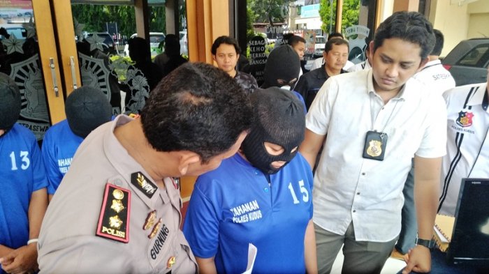 pelaku-penipuan_20180411_154735.jpg