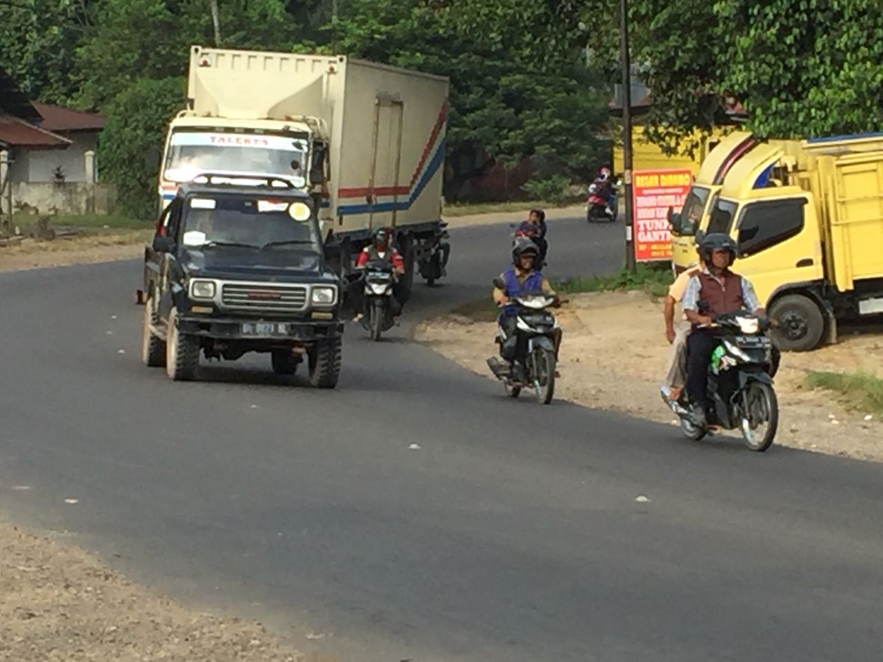 Mudik 2019, Hati-hati Lewat Jalan Batang Asai, Rumput Liar dan Semak Belukar di Sepanjang Jalur