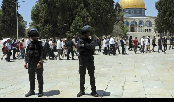 Masjid Al-Aqsa Diserang 1.300 Pemukim Yahudi Ilegal, Jamaah Palestina Bentrok